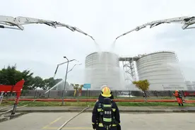 提升“硬实力” 磨练“真功夫” 淮安消防全面筑牢化工灾害事故“防火墙”图片