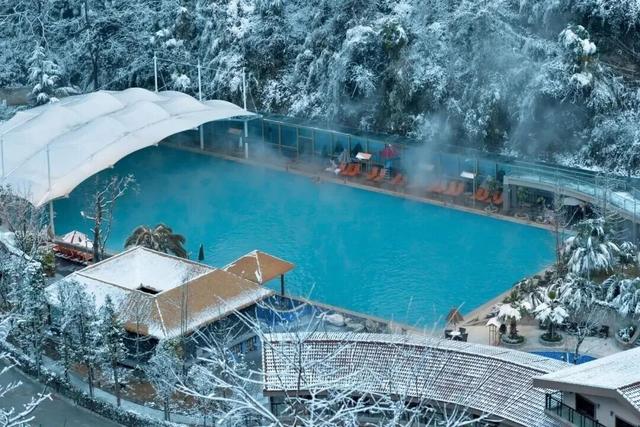 今年第一条雪景，送给海螺沟！