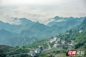 避暑去哪儿？③丨八面山上观云海，山下瑰丽千年里耶古镇图片