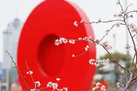 5月18日，西宁西门体育场～图片