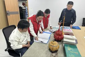 泰山区“小美帮办”上门办，为非遗传承送上著作权“身份证”‌图片