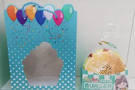 小学生抢汉堡本，中学生追赛博笔，开学季创意文具热卖，也有家长担心了图片