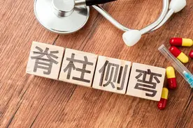 出现这些表现，说明你的小孩可能正在悄悄变“弯”……图片