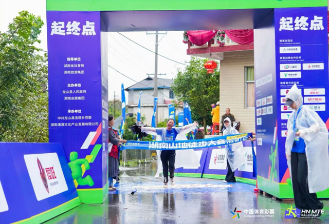 徒步大会与星空音乐会点亮湘西洛塔，八百行者“向野而行”