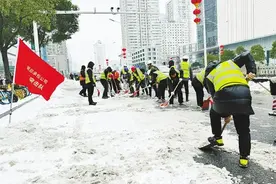 汩汩暖流 融冰化雪——大雪里的四个暖心片段图片