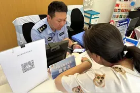 民警“上门办”“帮代办” 破解群众“户政业务”办事难题图片