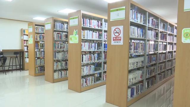 【本地】暑期“读书热”持续升温“文化绿洲”成避暑充电胜地