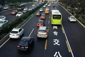 兰州：载客出租车、网约车等可在公交专用车道全天通行图片