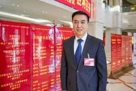 两会会客厅 | 专访济南市人大代表，济南公交集团党委书记、董事长石军：人民公交为人民图片