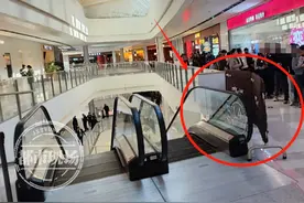 玻璃突然掉落！一女孩从商场4楼坠亡，多方回应图片