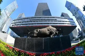 热闻|大跌后多家券商致信股市新手：投资不是百米冲刺，而是马拉松，不是让你吃土图片