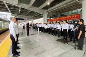 中越国际联运旅客列车恢复开行图片