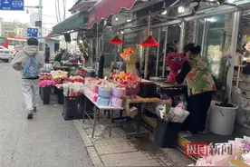 三八妇女节拉动“她经济”，“卡布奇诺”玫瑰成新宠图片