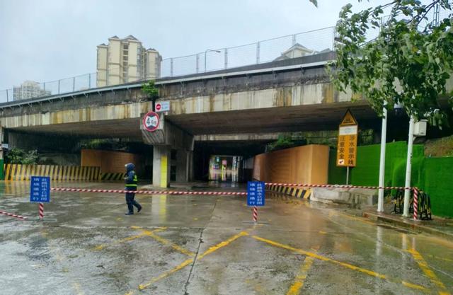 东莞发布暴雨橙警 多路段封闭