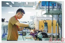 人生不是轨道，而是旷野图片