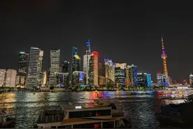 联动效果……节能低耗……世界会客厅视角陆家嘴区域夜景全新亮相，“五一”一起来看看吧～图片