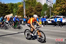 第三届环乌梁素海自行车邀请赛开赛图片