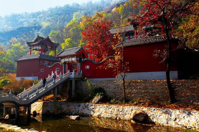 周末天气晴好，徒步去→