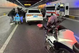 男司机在隧道内突发疾病，武汉东湖交警指挥其它车辆给救护车让道紧急救助图片