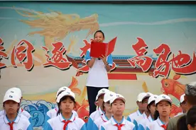 军歌嘹亮！青岛第六十五中学新生入学唱响国防教育“第一课”图片