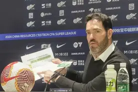 人物 | 苏亚雷斯笑着离开 他说自己给下一任留下了更好的国安队图片