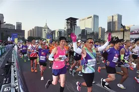 西安马拉松赛举行 3万余名参赛者畅跑西安图片