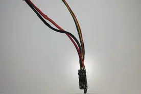 生活百科 | 博主在民宿发现偷拍摄像头后遭多人围堵！关于针孔摄像头我们可以这样排查图片