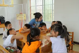 “到西部去！让青春在祖国需要的地方绽放”图片