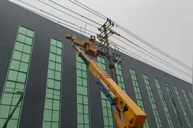 浙江龙游：带电作业护航绿色能源发展图片