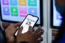 快速激活“医保码”！看病再也不用带卡了，赶紧转发给身边老人图片