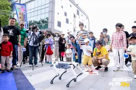 打造信息消费新场景、新体验，上海信息消费节开幕图片