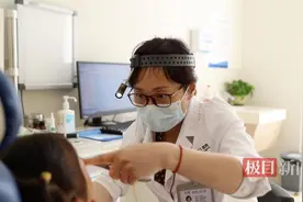 男子睡觉鼾声如雷，医生：绝大多数人可能对这种病浑然不知图片