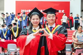 博士夫妻，携手投身军营！图片