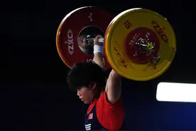 彰显中国力量！“00后”新星李霜包揽举重亚锦赛64公斤三金图片