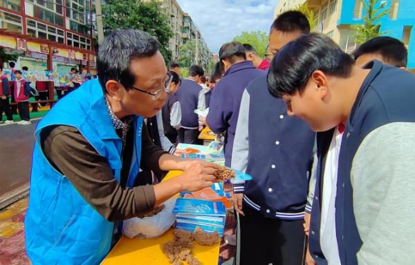 以科技为媒 育创新之苗——舞钢市首届全国科普月暨科技文化节精彩启幕