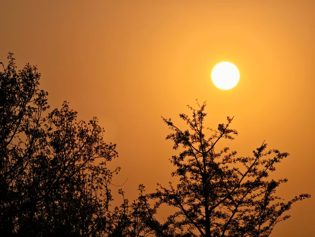 三月的最后一天，绮丽日落温柔收尾