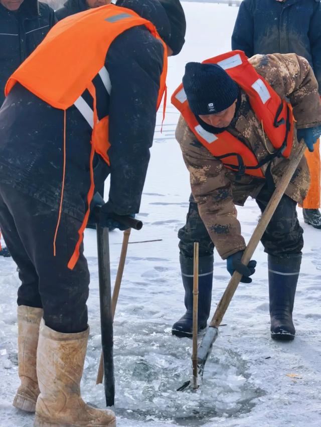 别问冷不冷，就问明天10点哈素海你到不到！冬捕、温泉、美食这里全！都！有！