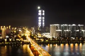柳州市多个地标建筑为教师节亮灯送祝福图片