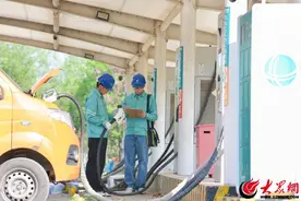 国网潍坊供电公司多措并举 全力护航“五一”绿色出行图片