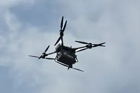 5分钟“飞的”送货 四川自贡首次利用无人机运送乡村快递图片