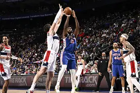 恩比德34+10库兹马21+9 费城狂胜奇才45分图片