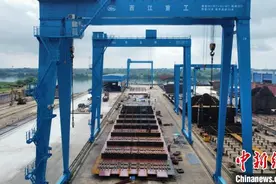 平陆运河5000吨级示范船在广西贵港开建图片