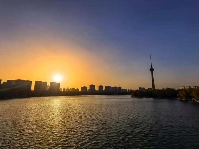 玉渊潭版“金光穿洞”上演，大量水禽都来“观赏”