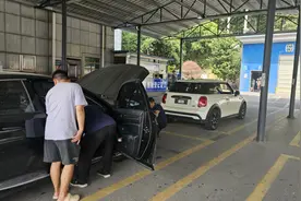 湖南大幅提升汽车报废和置换补贴，二手车登记服务站车辆过户市民增多，记者全程体验图片