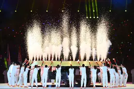 （体育·年终稿）新华社体育部评出2023年中国体育十大新闻之八：成都大运会成功举办 习近平出席开幕式并宣布开幕图片