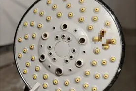 闪电律解 | 男子住酒店花洒疑粘粪便 酒店只赔800 律师：赔偿金额可协商调高图片