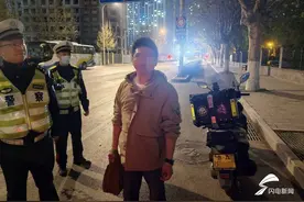 看到交警查酒驾调头就跑 上次酒驾这次醉驾严惩图片