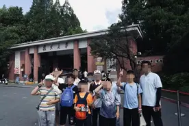 研学团涌入高校背后：免预约？食堂就餐？还能校内会议室办活动？图片