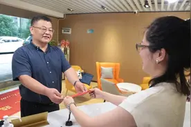 武汉免费乘公交的荣誉卡来啦 无偿献血40次或全血4000毫升以上者可申领图片