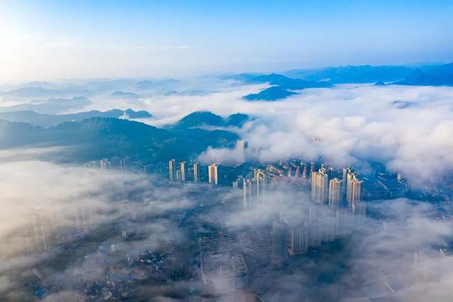 名场面！云海“漫”过矮寨 崀山“浮”于云端……